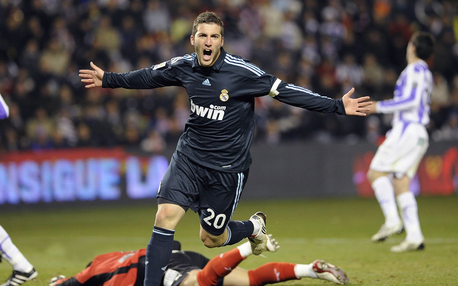 备战之疑与调整之思，昨夜欧洲足坛上演冰与火的辩证法，欧洲足坛夜演冰火交响曲